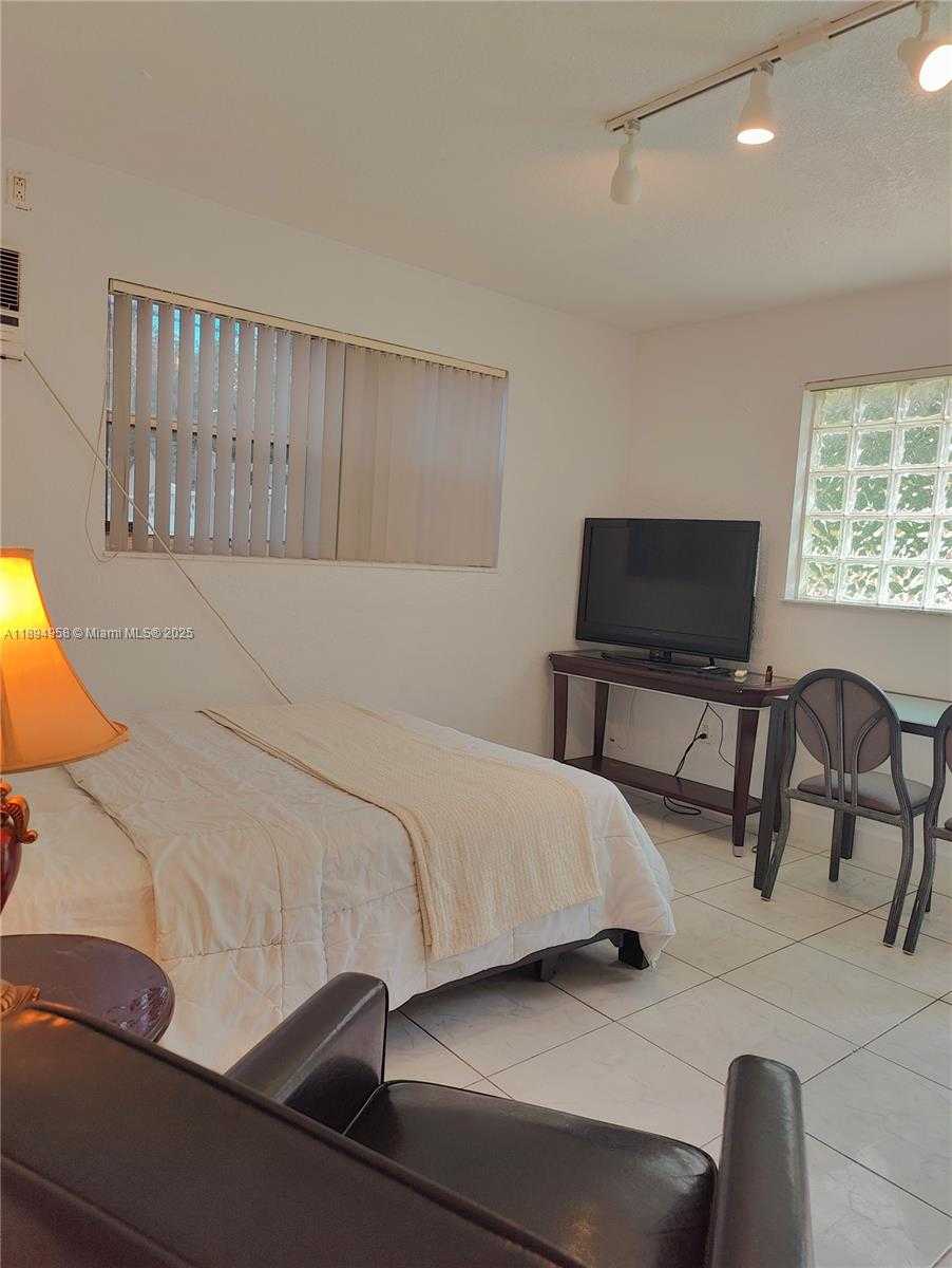 Small Image of 7121 TAFT ST #B, Hollywood Number 4