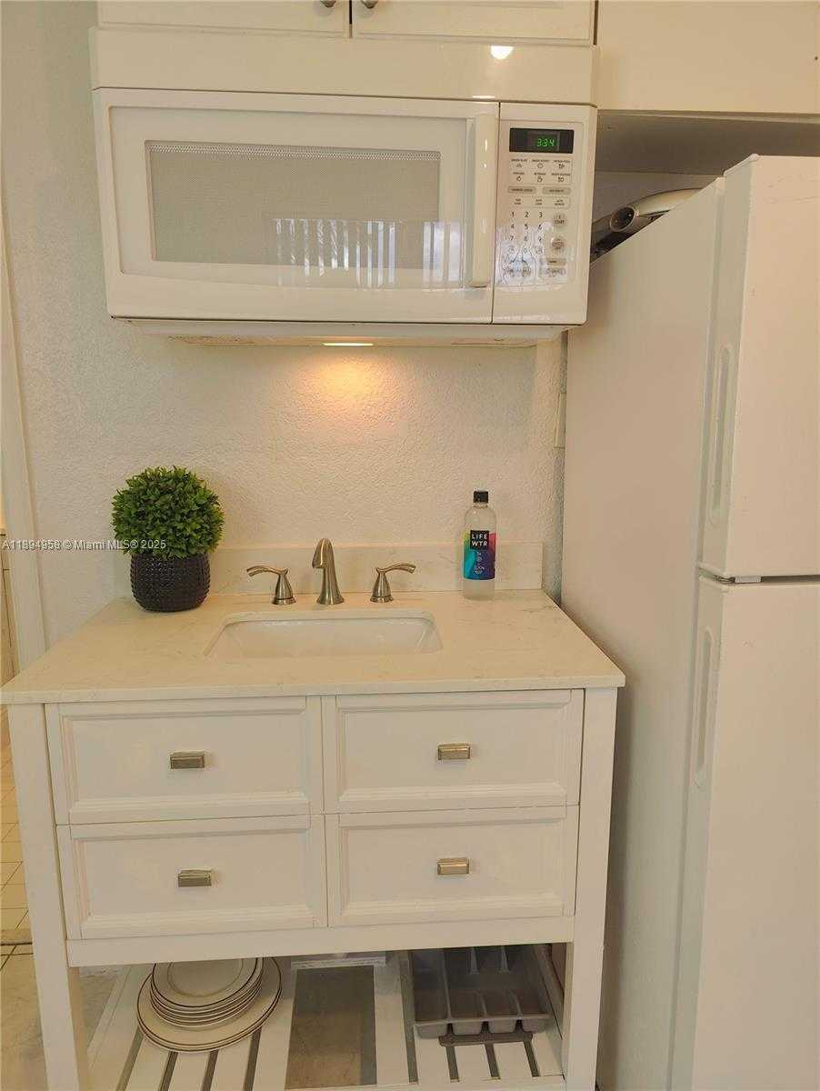 Small Image of 7121 TAFT ST #B, Hollywood Number 5