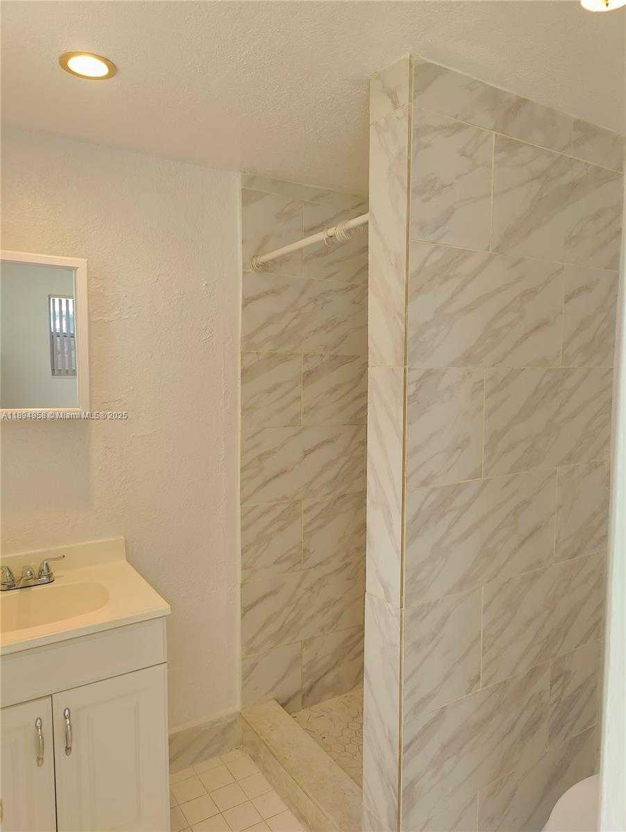 Small Image of 7121 TAFT ST #B, Hollywood Number 6