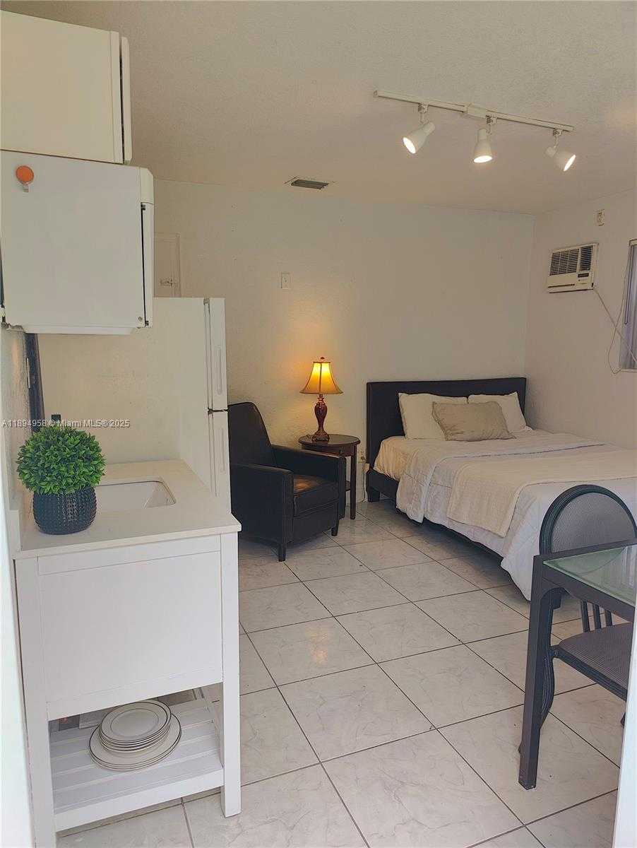 Small Image of 7121 TAFT ST #B, Hollywood Number 8