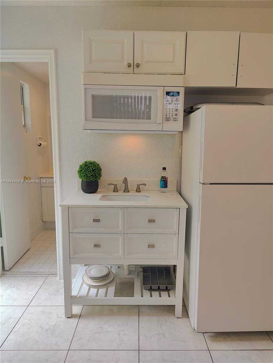 Small Image of 7121 TAFT ST #B, Hollywood Number 9