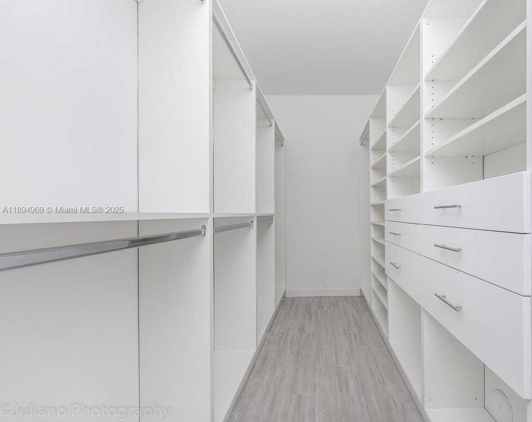 Small Image of Aventura Number 14
