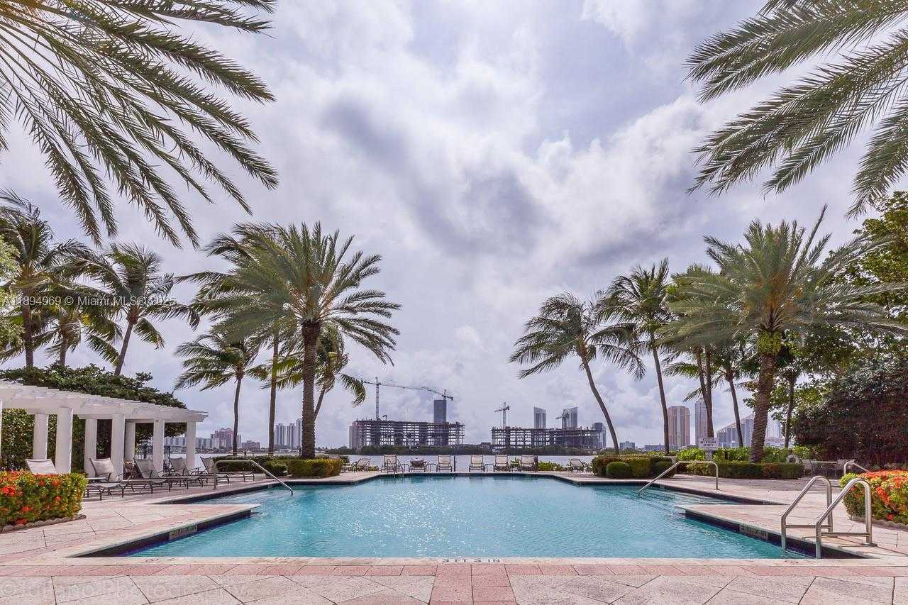 Small Image of Aventura Number 17