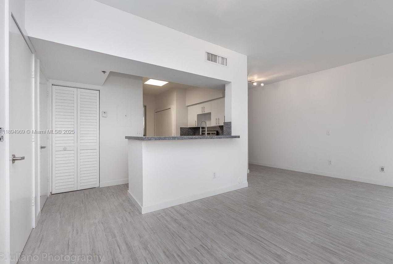 Small Image of Aventura Number 19