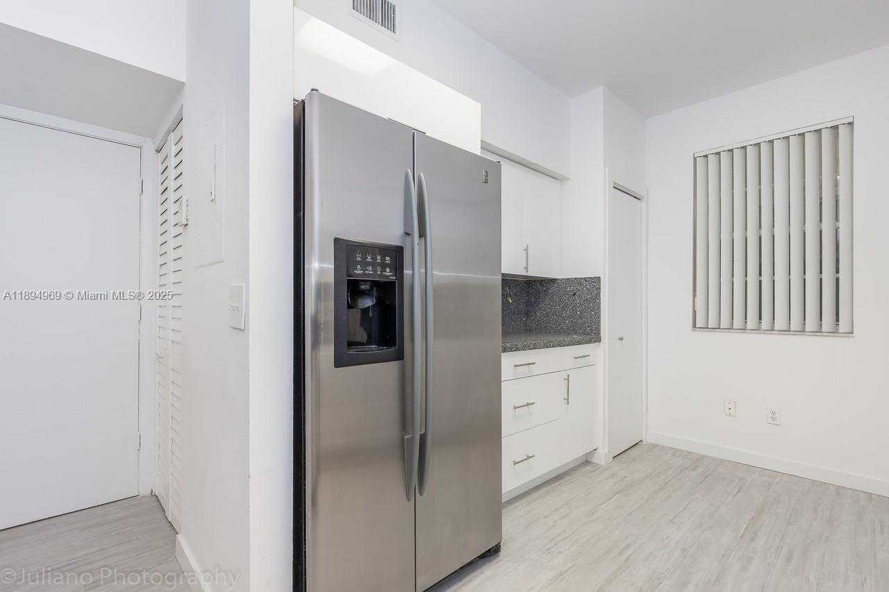 Small Image of Aventura Number 21