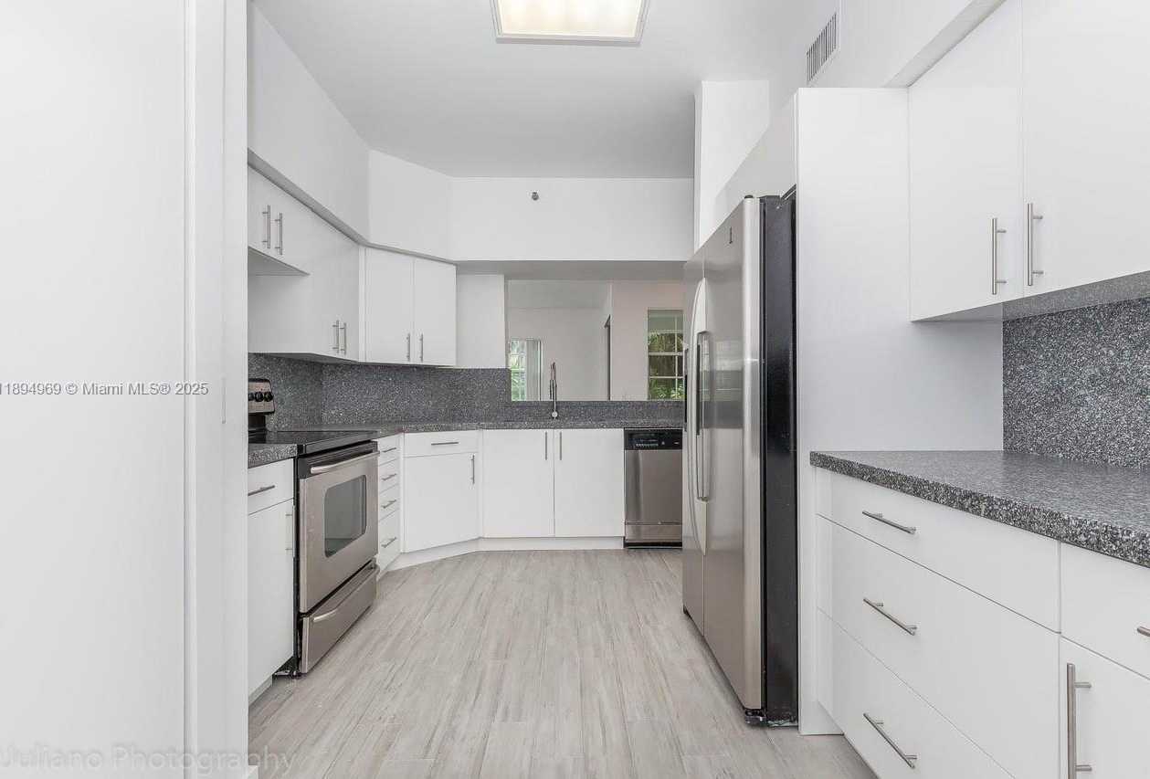 Small Image of Aventura Number 22