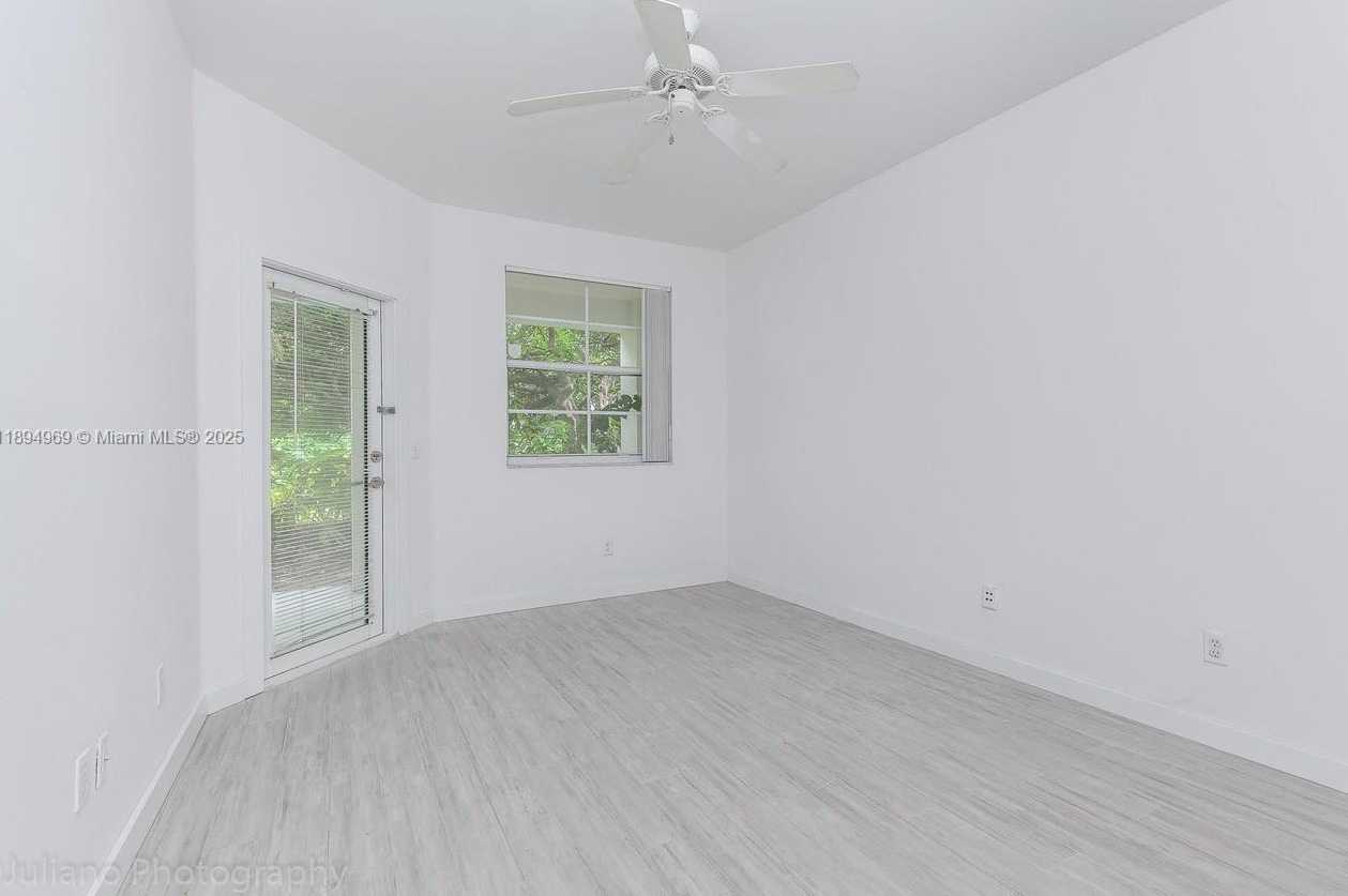 Small Image of Aventura Number 26