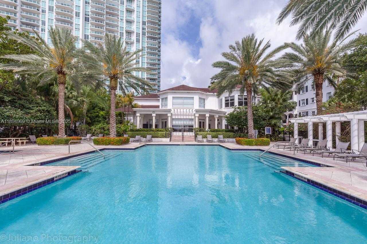 Small Image of Aventura Number 31