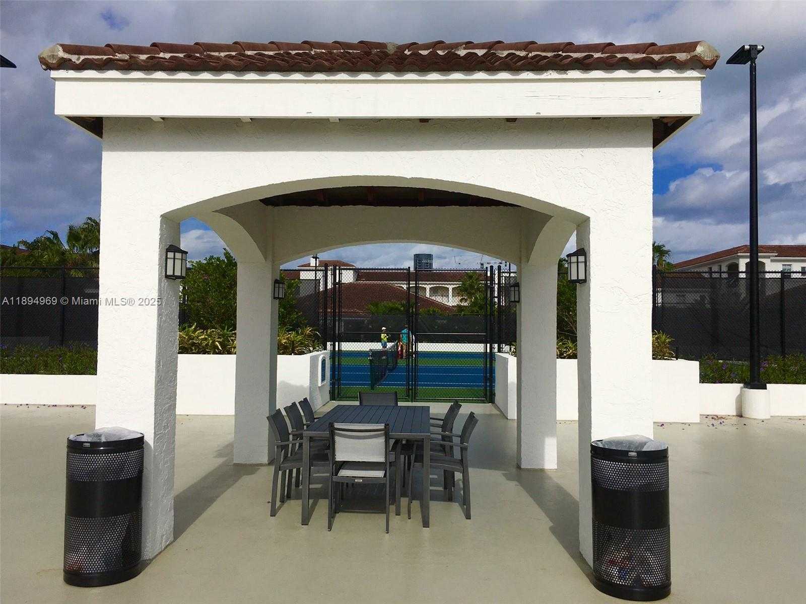 Small Image of Aventura Number 34