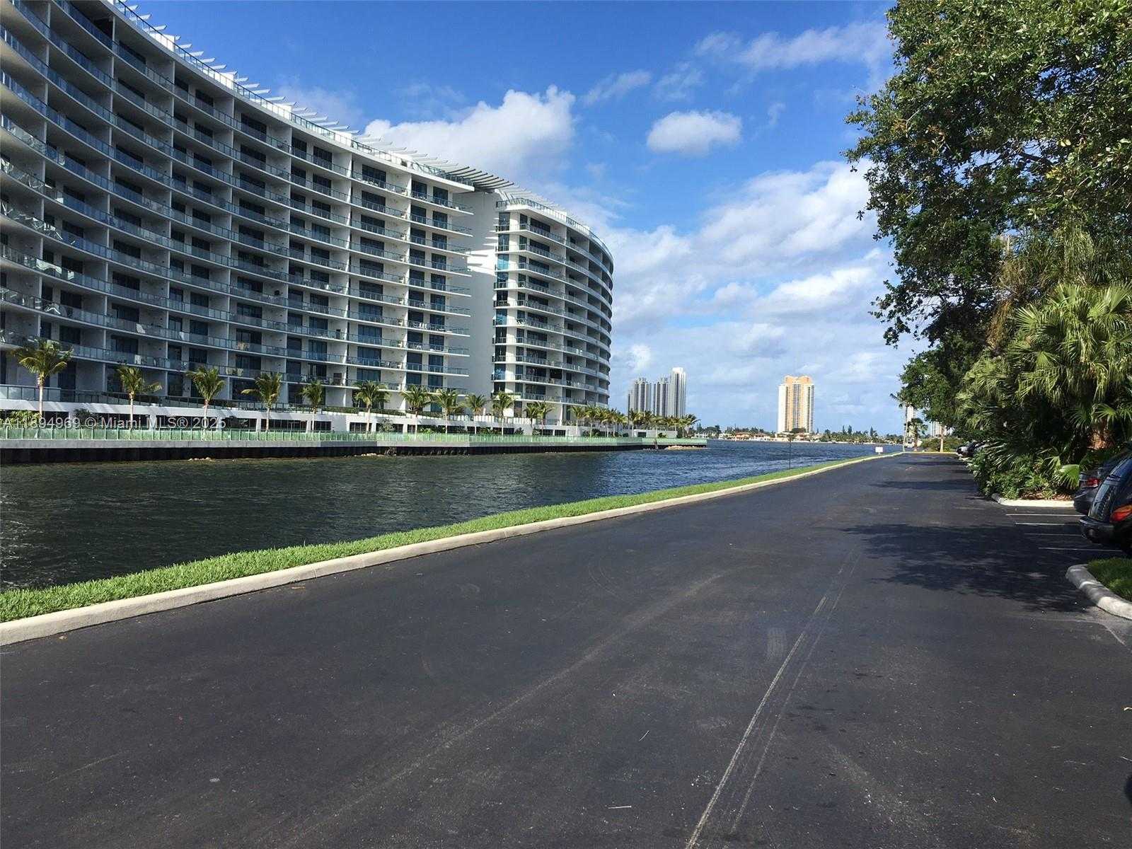 Small Image of Aventura Number 37