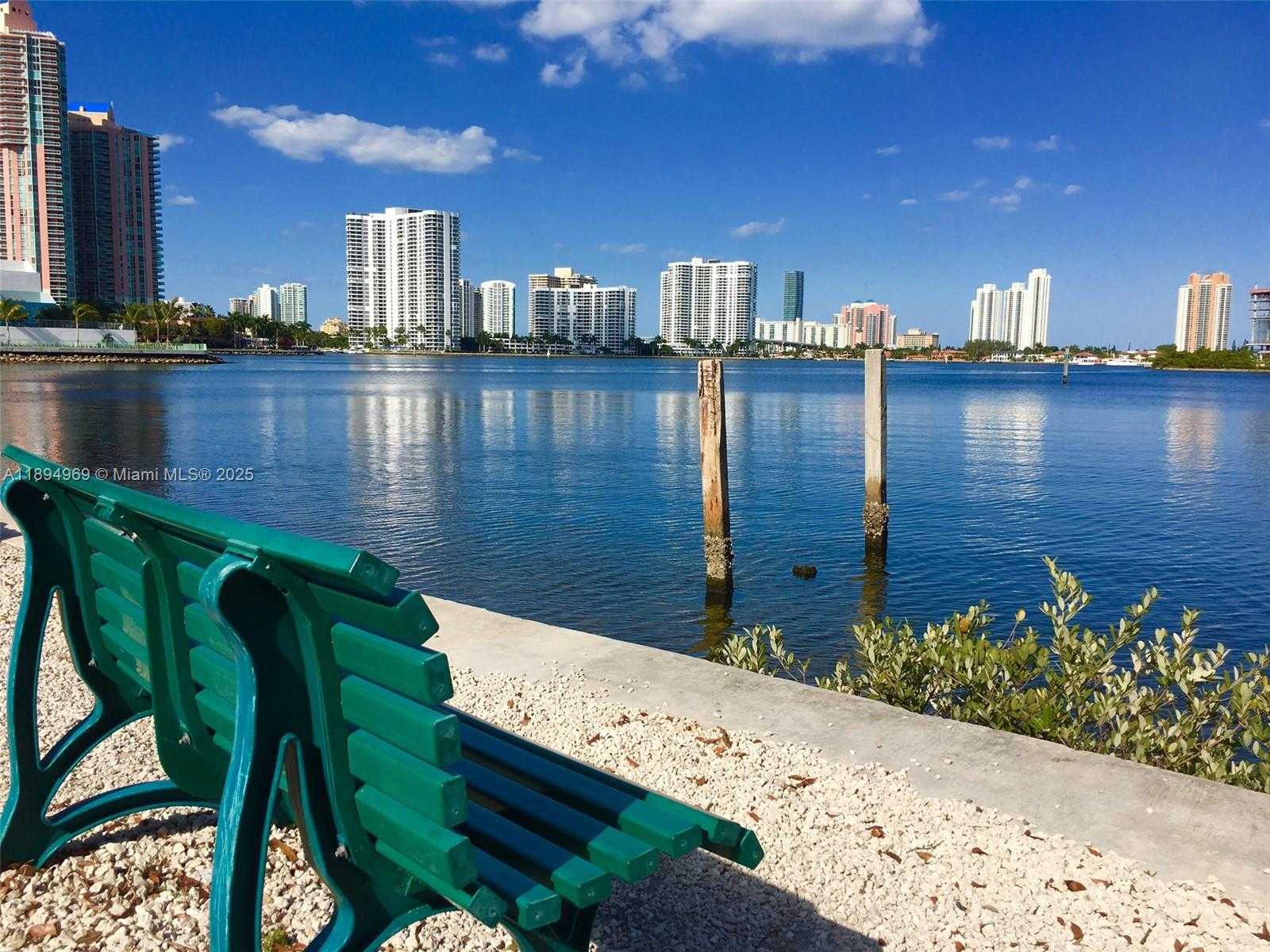 Small Image of Aventura Number 38