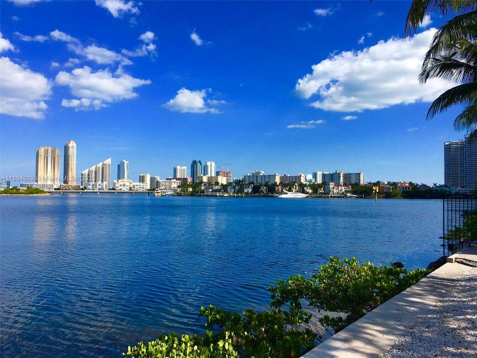 Small Image of Aventura Number 39