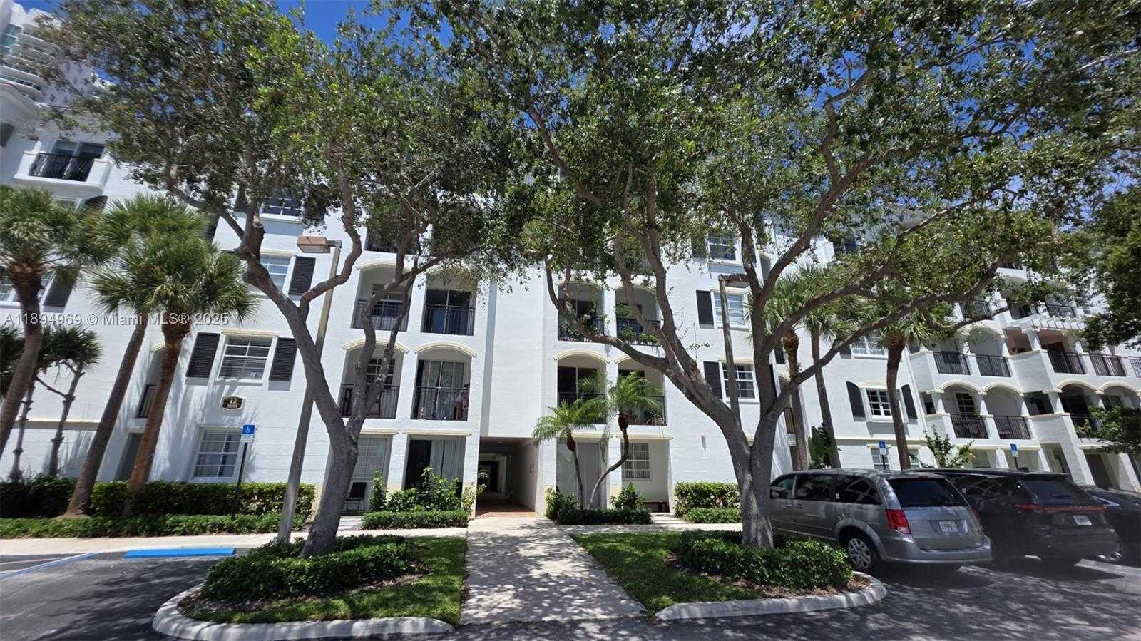 Small Image of Aventura Number 4
