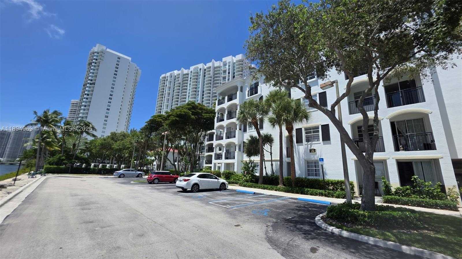 Small Image of Aventura Number 42