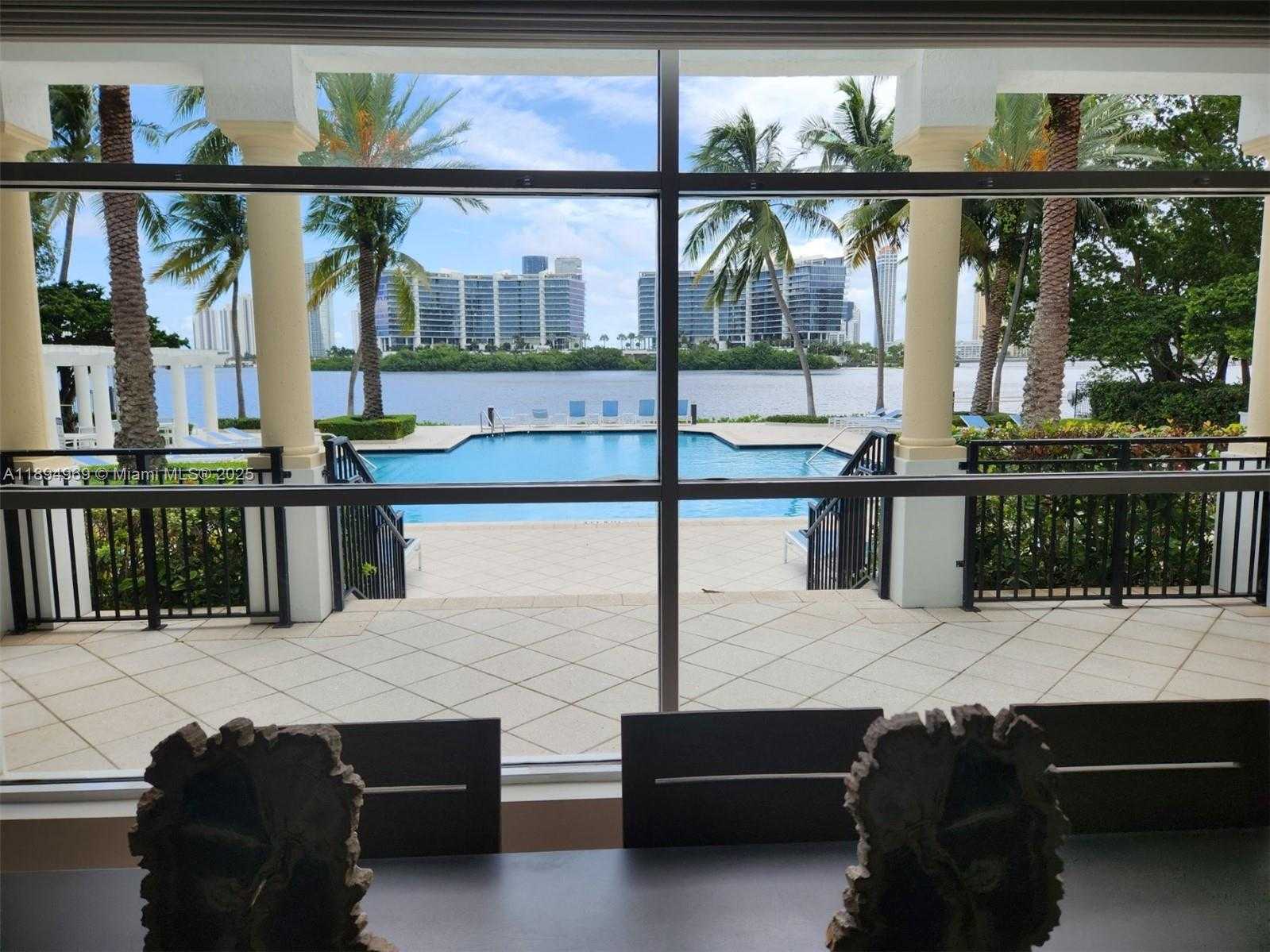 Small Image of Aventura Number 44