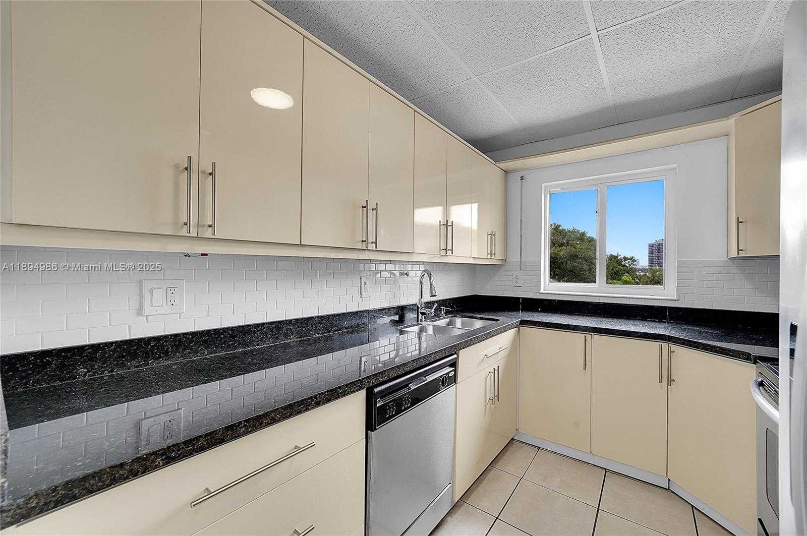 Small Image of 7150 INDIAN CREEK DR #405, Miami Beach Number 14