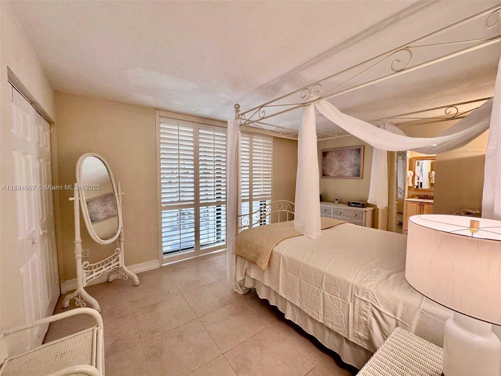 Small Image of 6061 COLLINS AVE #10C, Miami Beach Number 13