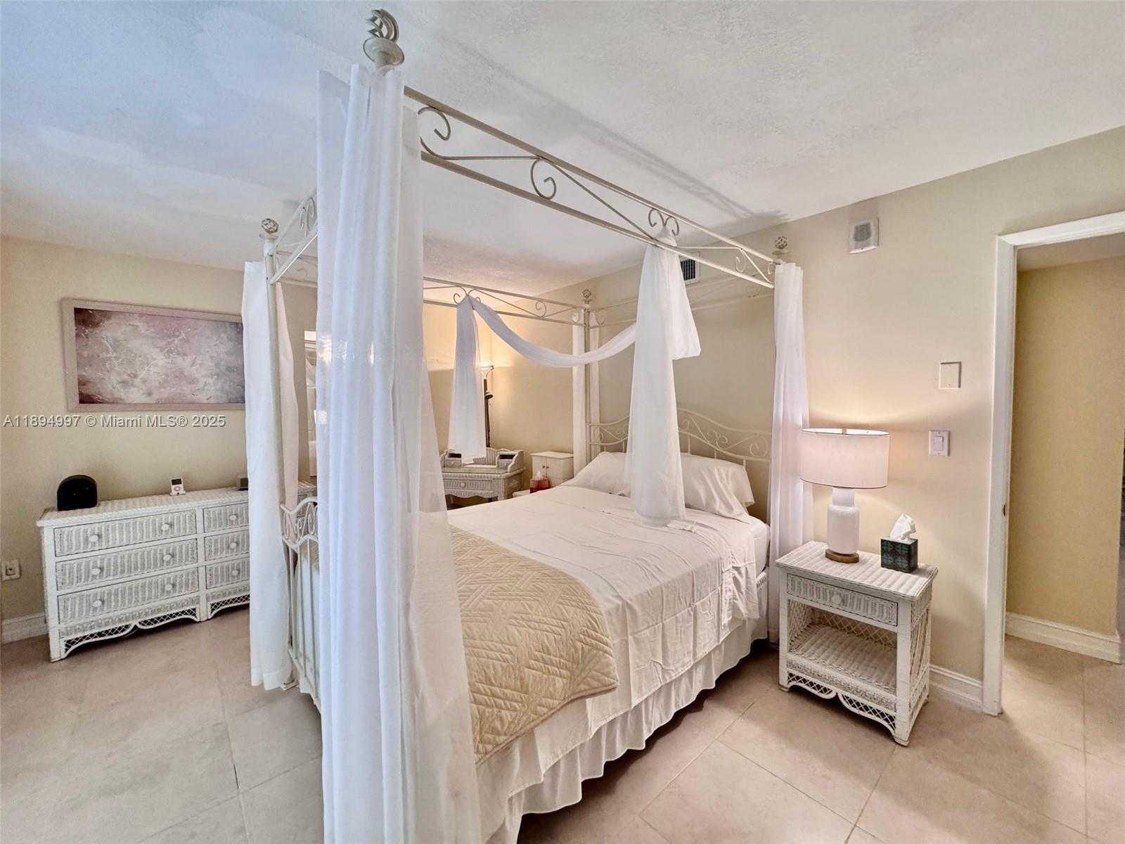 Small Image of 6061 COLLINS AVE #10C, Miami Beach Number 14