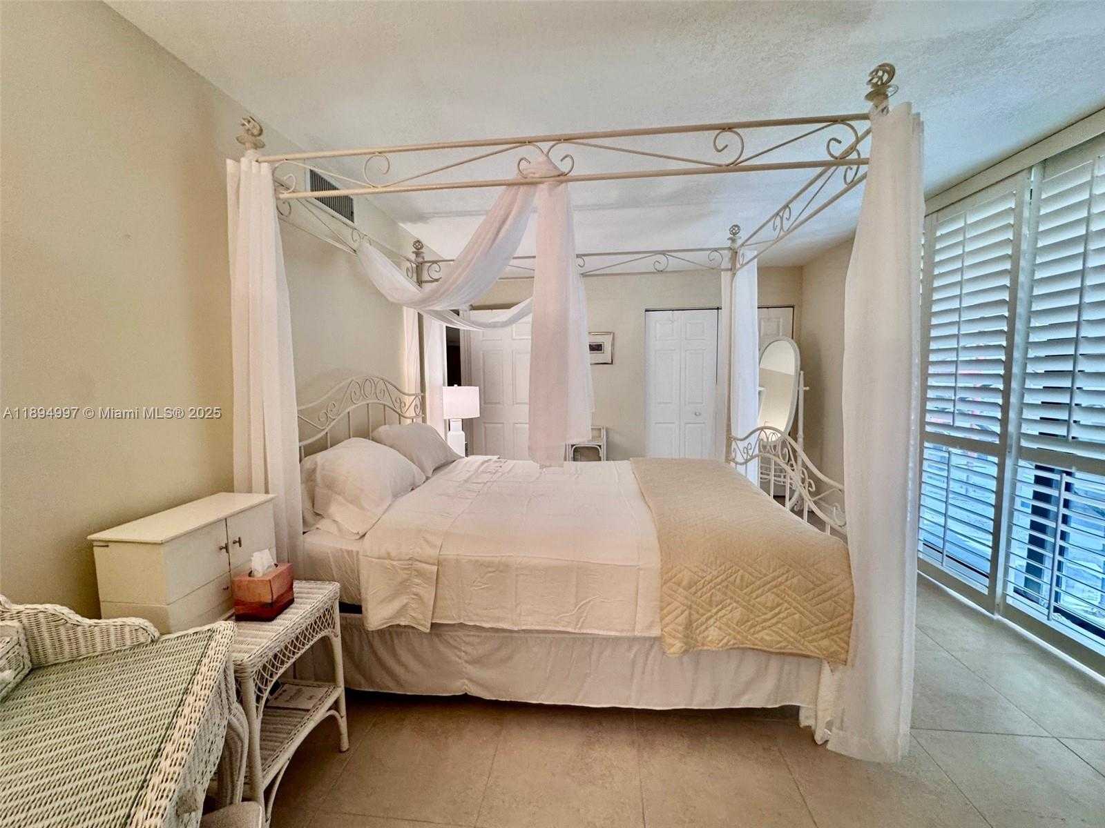 Small Image of 6061 COLLINS AVE #10C, Miami Beach Number 18