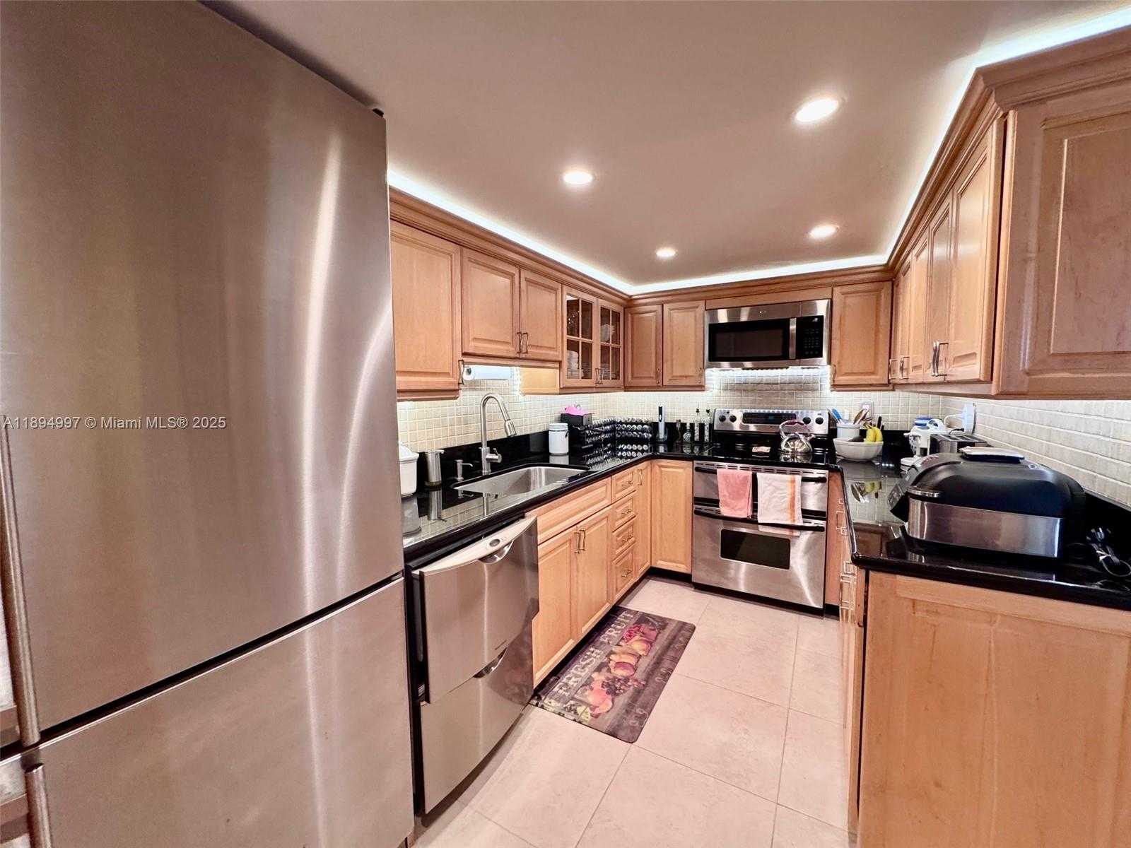 Small Image of 6061 COLLINS AVE #10C, Miami Beach Number 2