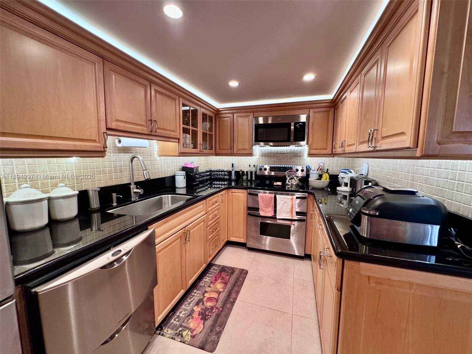 Small Image of 6061 COLLINS AVE #10C, Miami Beach Number 25