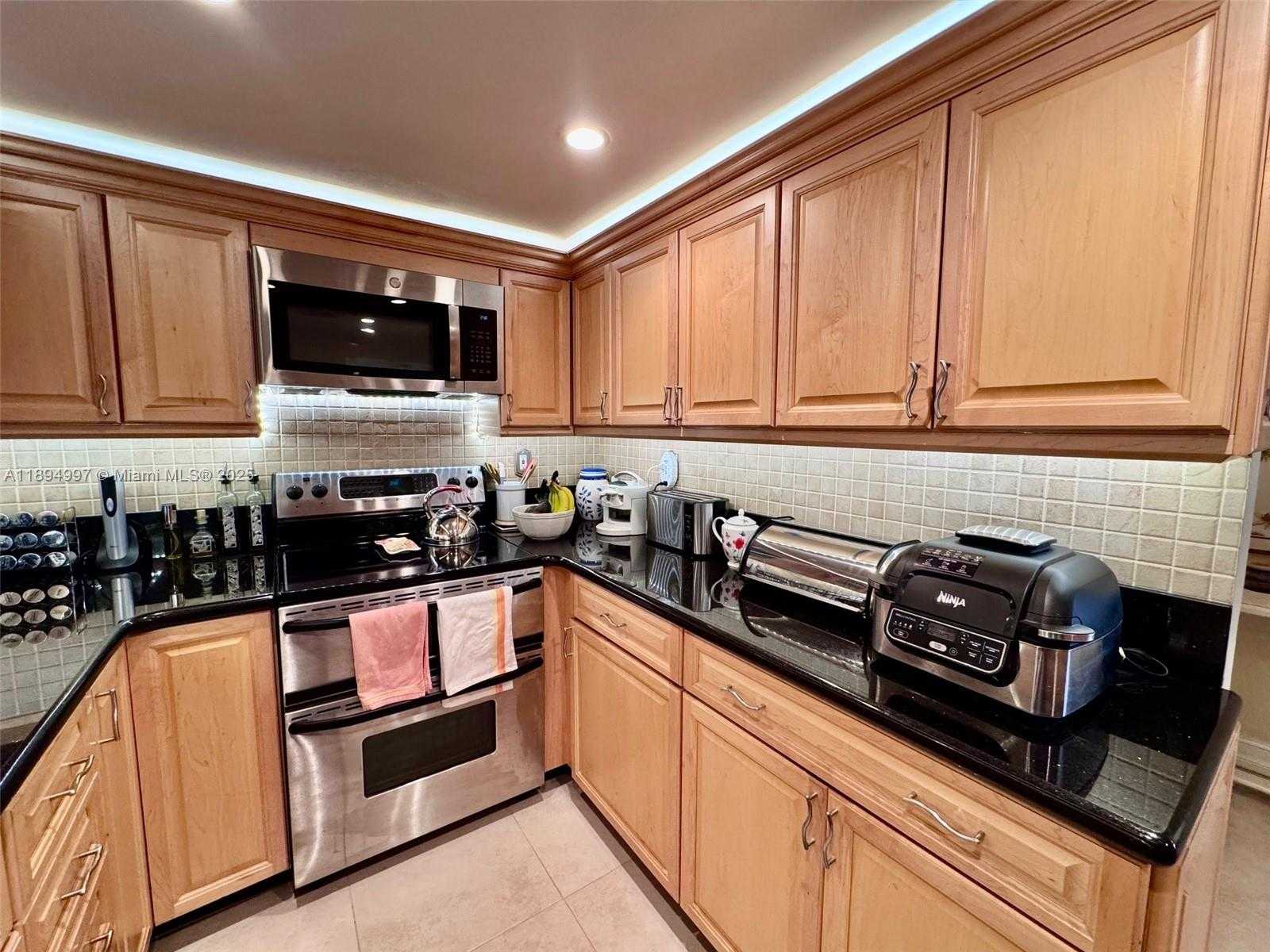 Small Image of 6061 COLLINS AVE #10C, Miami Beach Number 27