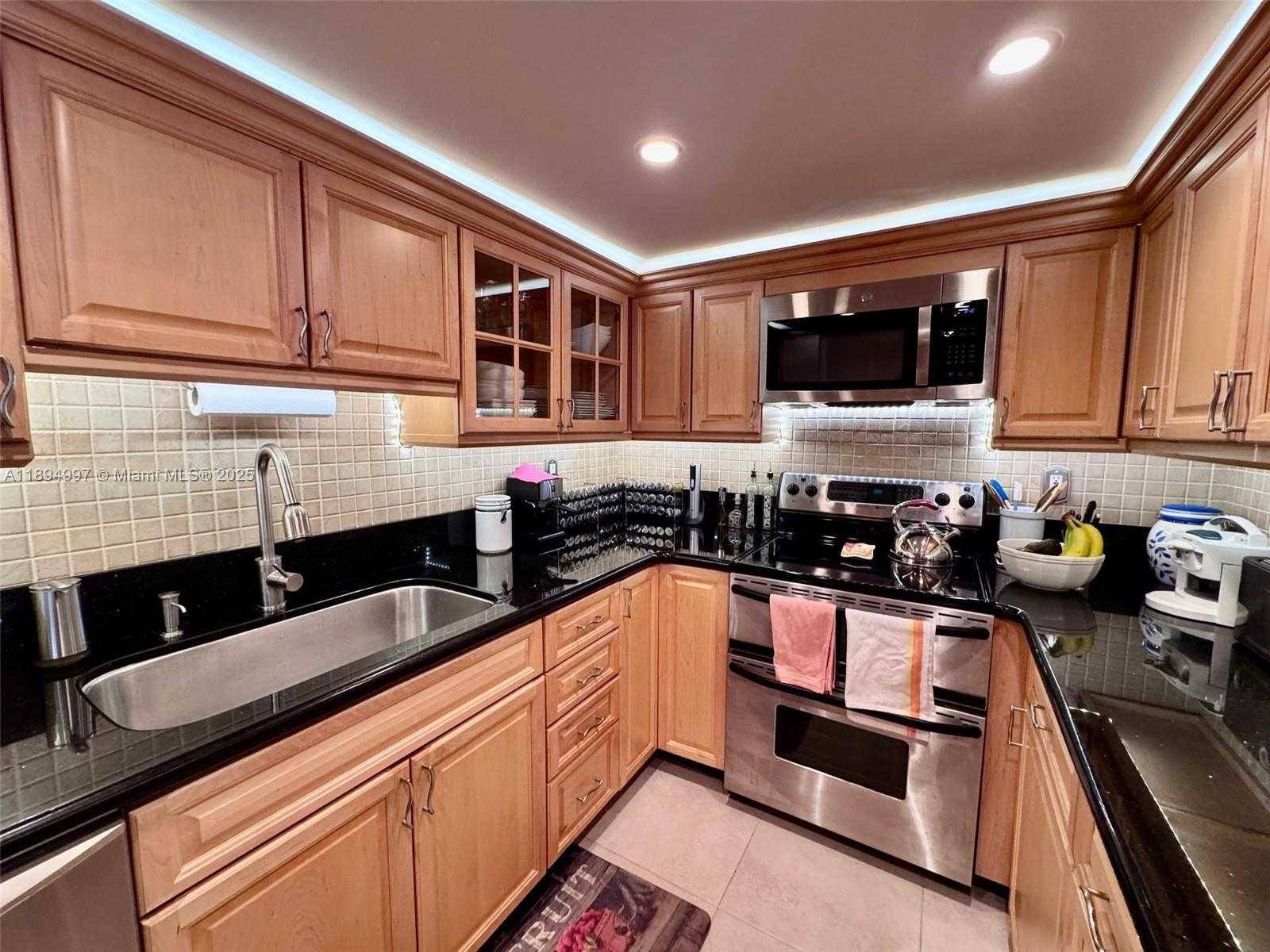 Small Image of 6061 COLLINS AVE #10C, Miami Beach Number 28