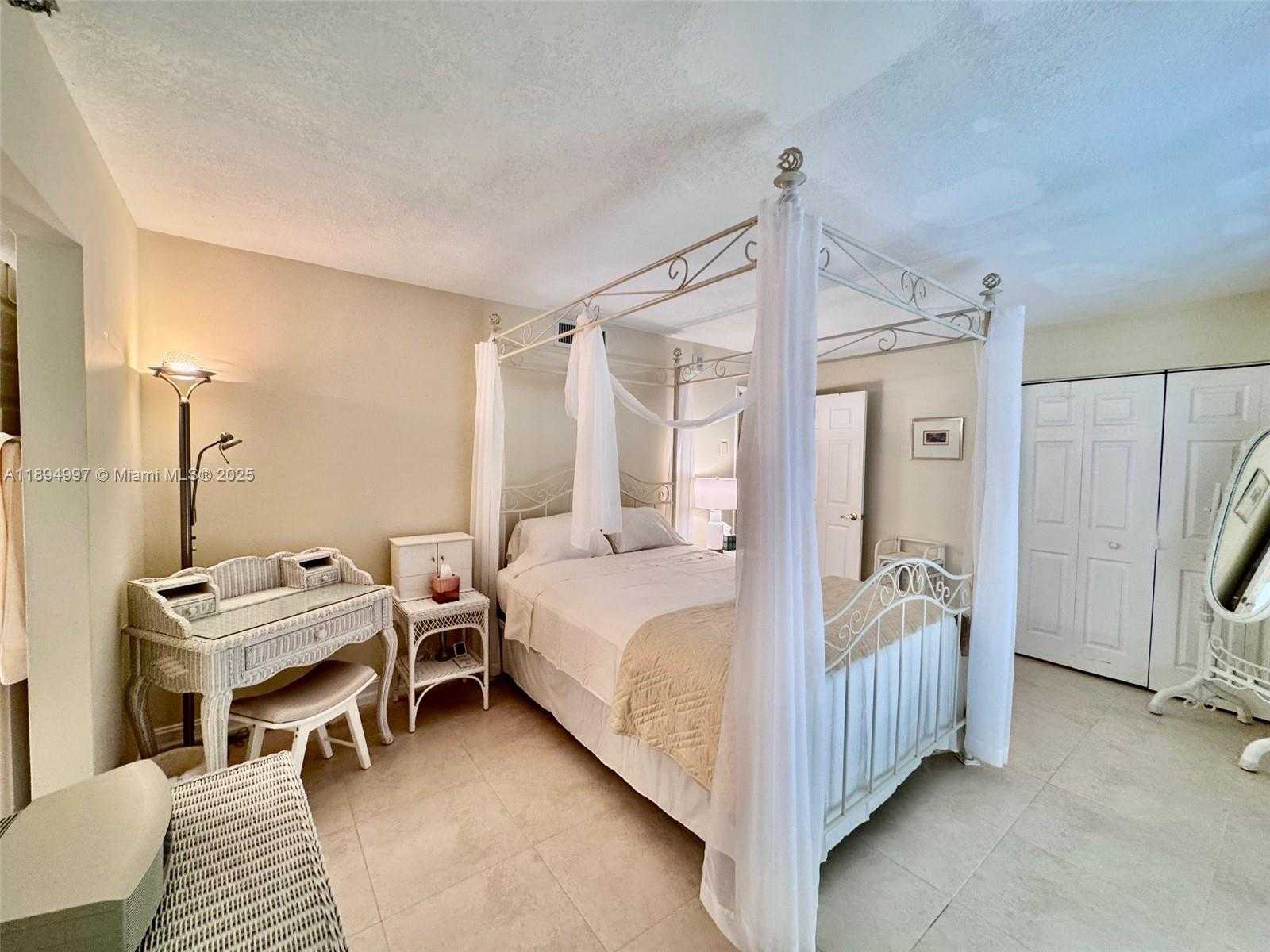 Small Image of 6061 COLLINS AVE #10C, Miami Beach Number 3