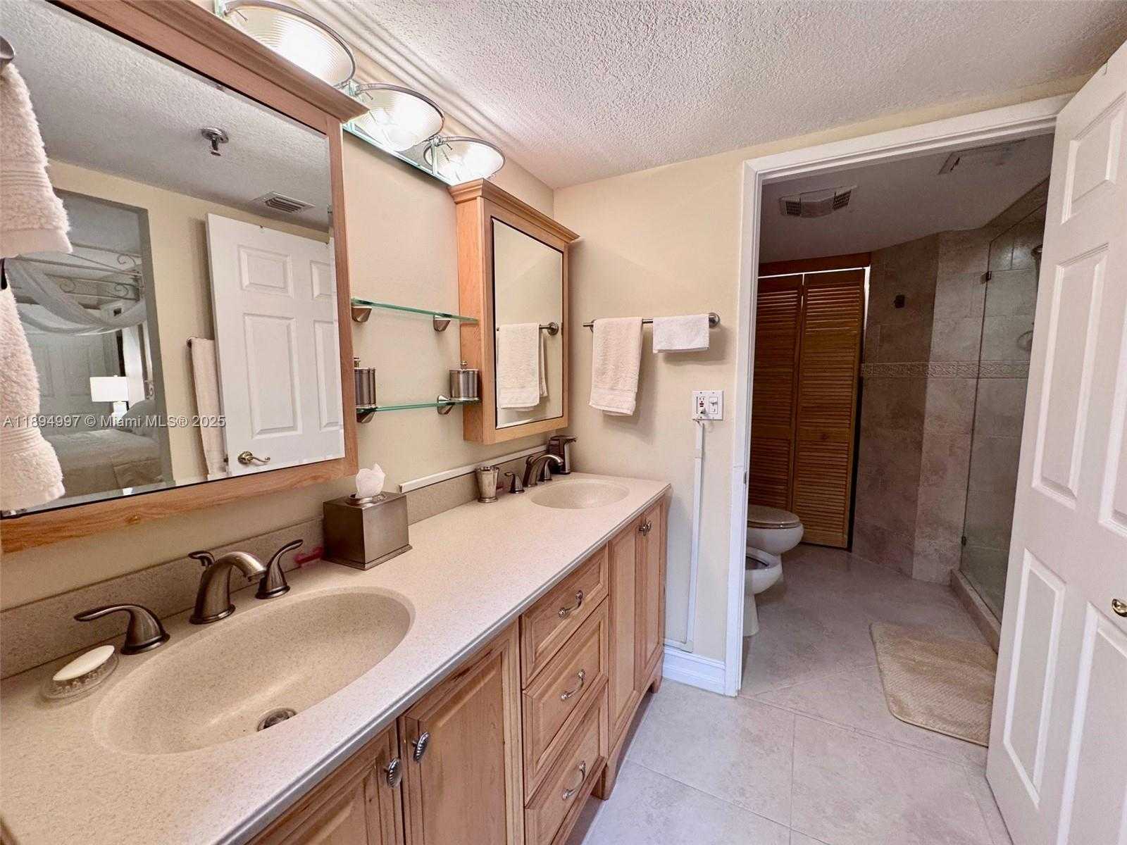 Small Image of 6061 COLLINS AVE #10C, Miami Beach Number 4