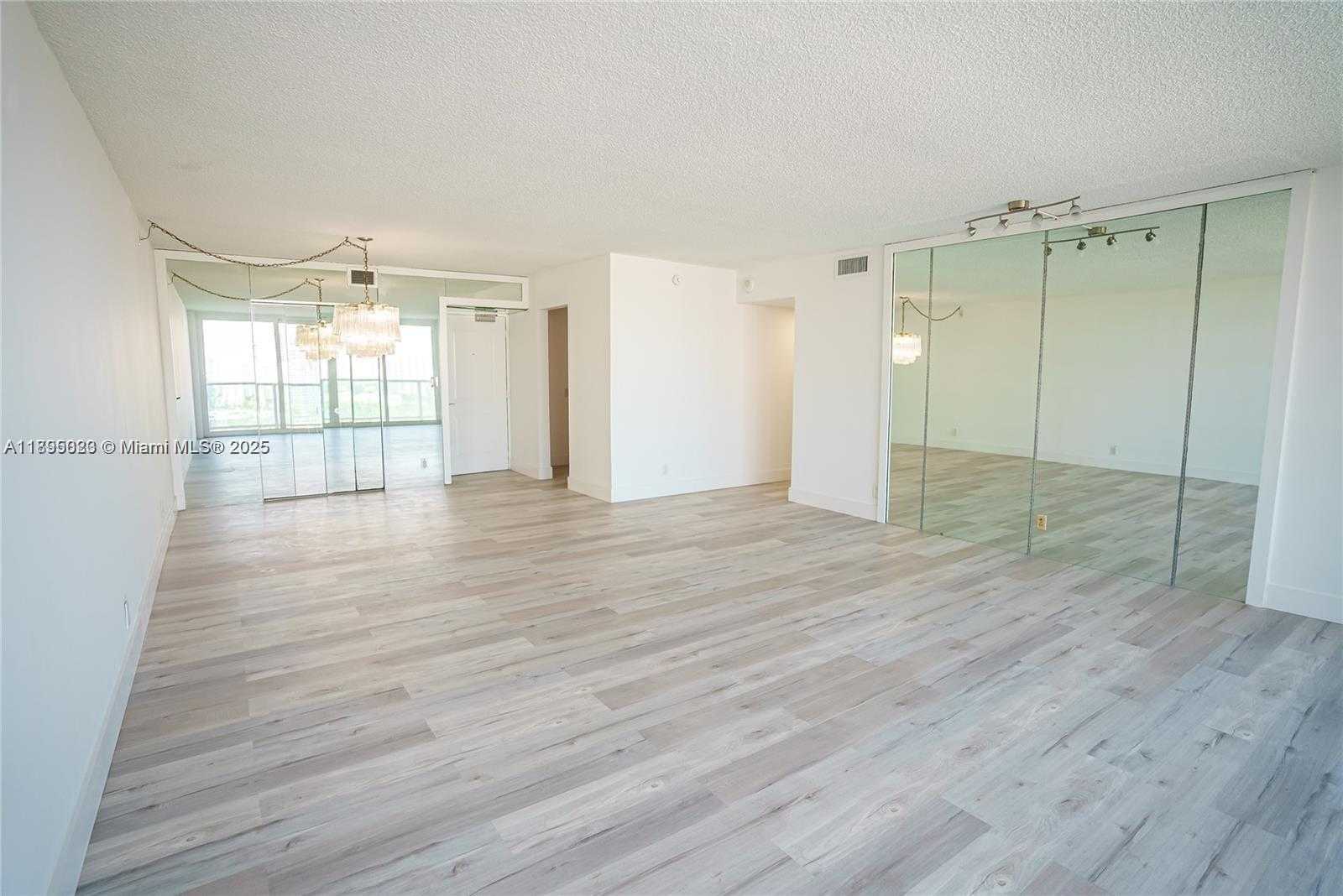 Small Image of 100 BAYVIEW DR #2028, Sunny Isles Beach Number 10