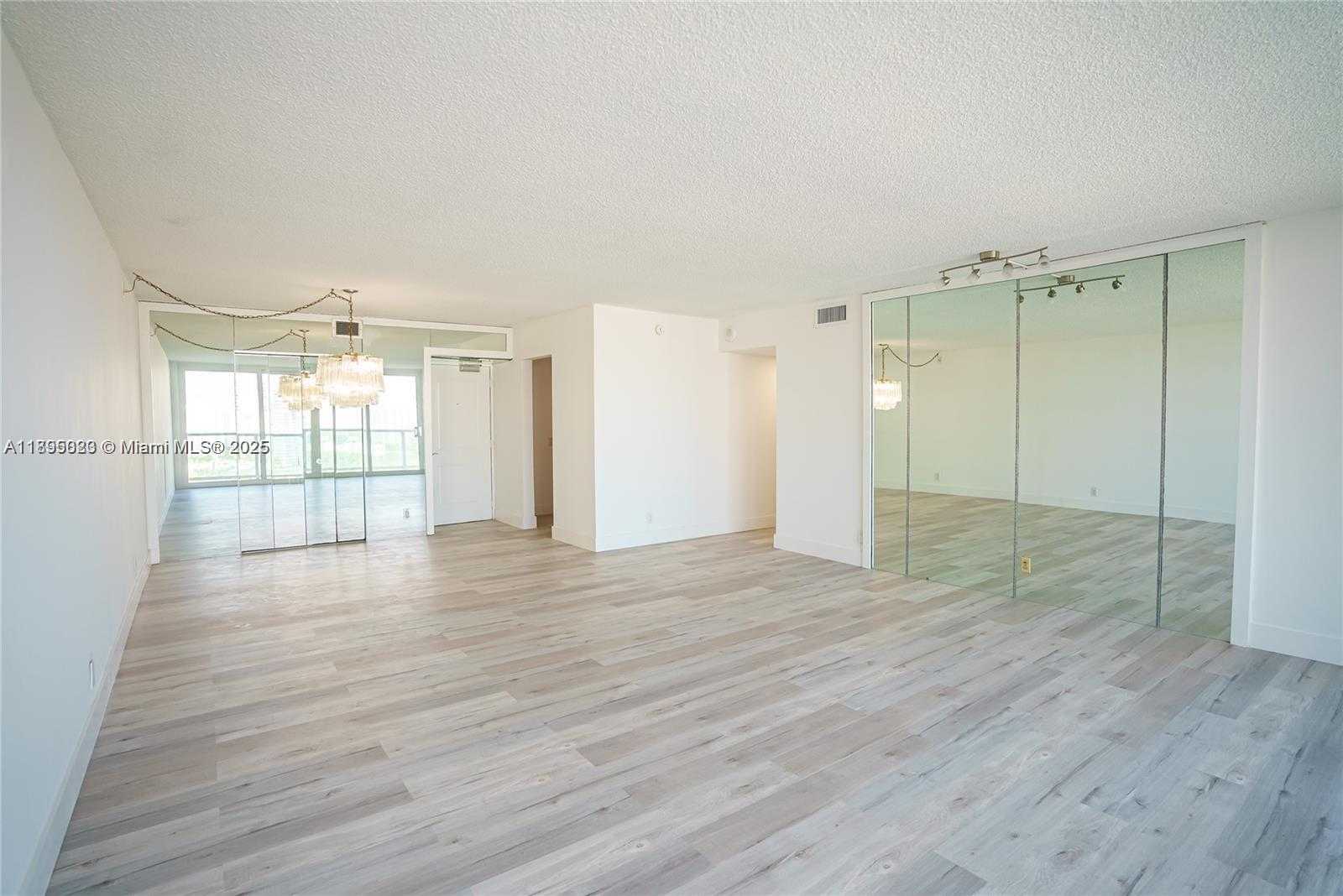 Small Image of 100 BAYVIEW DR #2028, Sunny Isles Beach Number 11