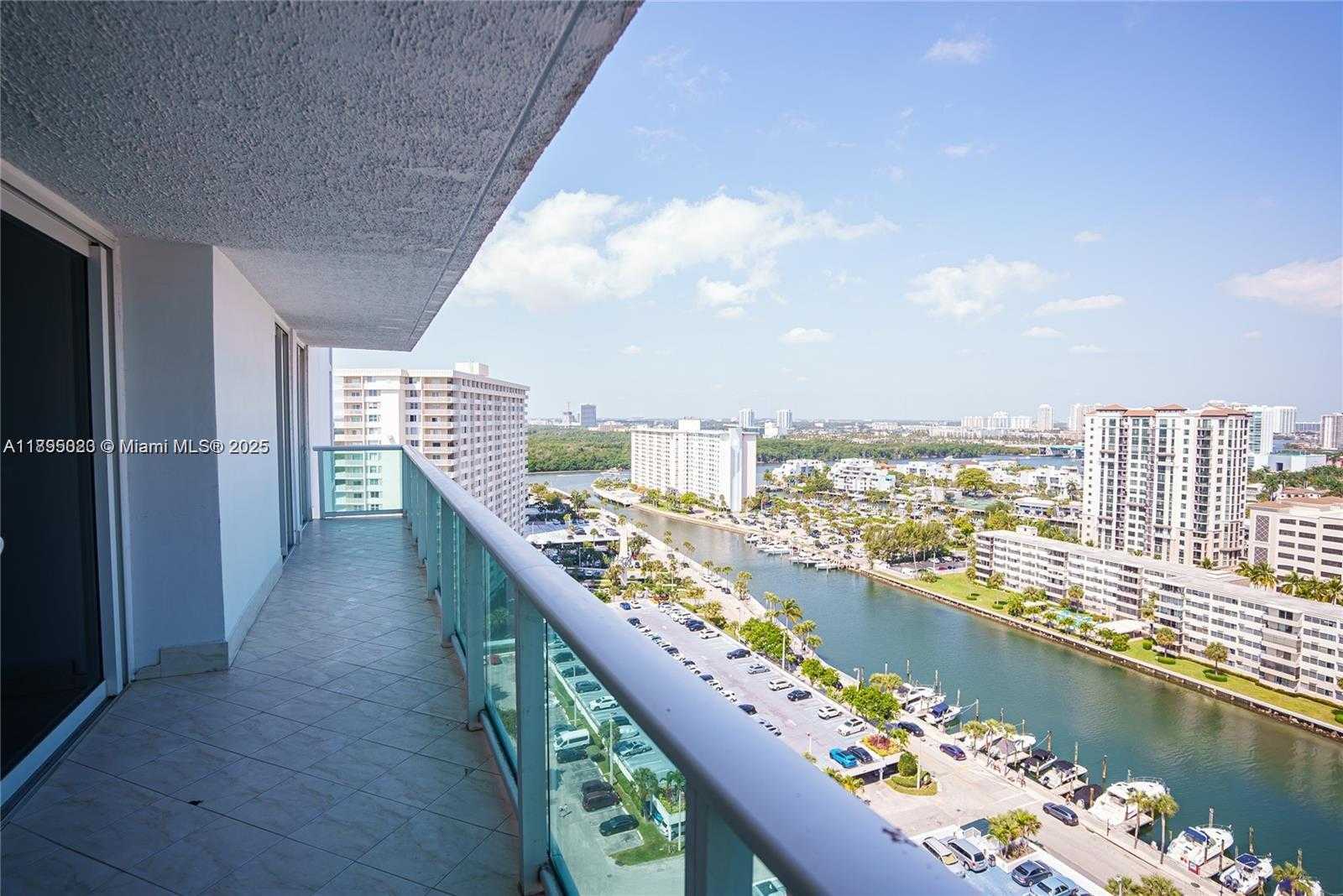 Small Image of 100 BAYVIEW DR #2028, Sunny Isles Beach Number 3