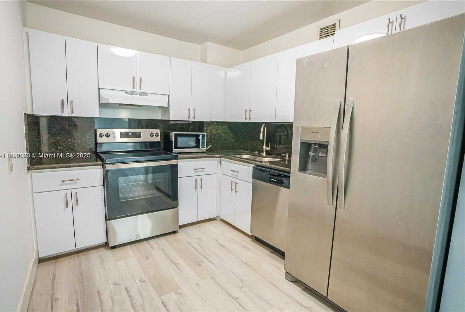 Small Image of 100 BAYVIEW DR #2028, Sunny Isles Beach Number 6