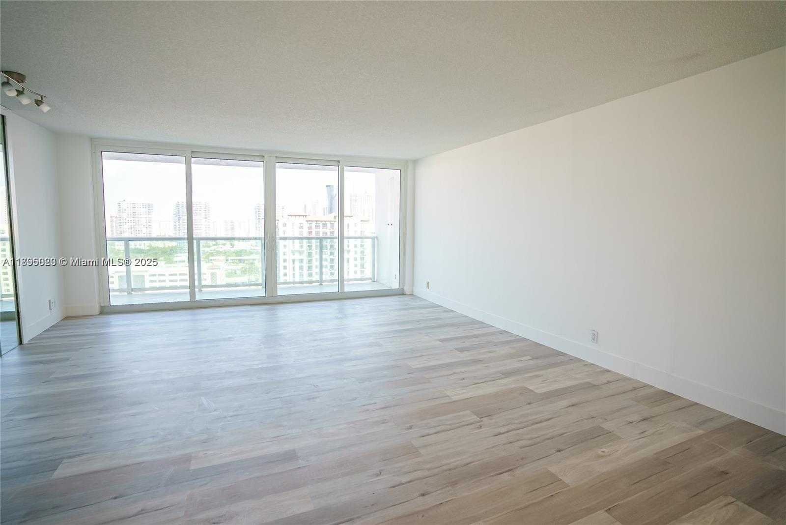 Small Image of 100 BAYVIEW DR #2028, Sunny Isles Beach Number 8