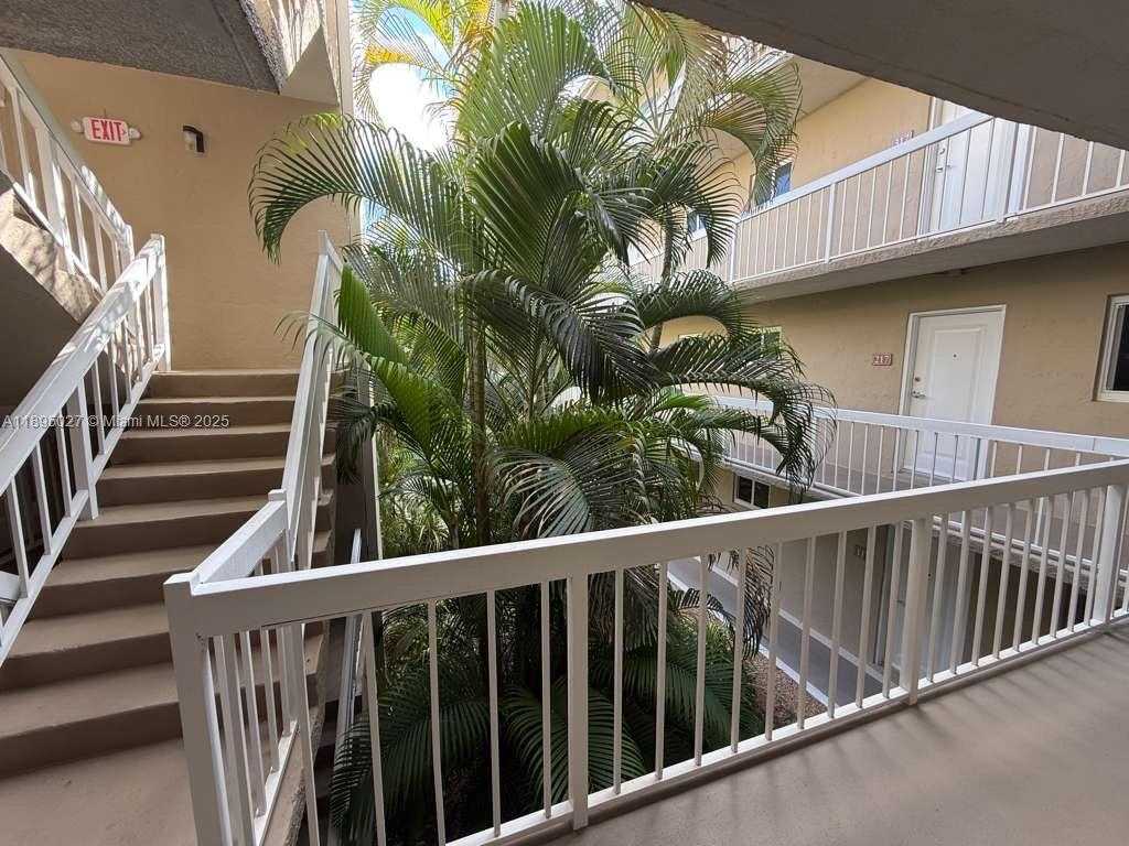 Small Image of 7722 CAMINO REAL #E-219, Miami Number 26