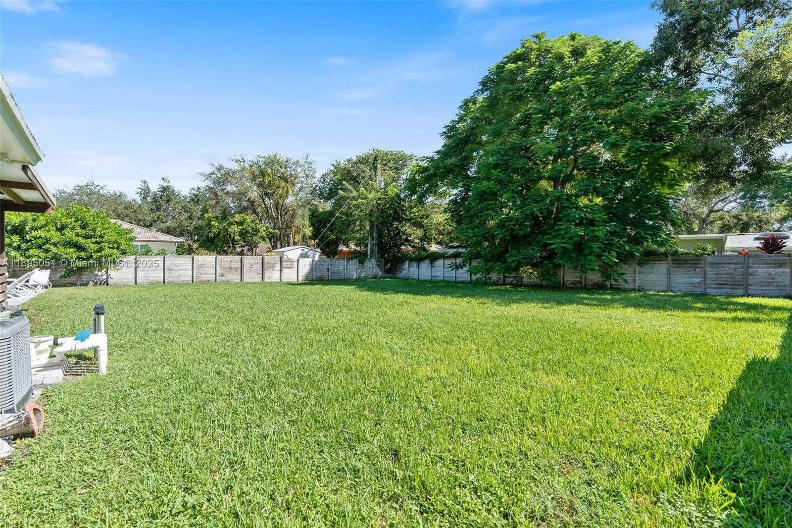 Small Image of 8121 SOUTH WEST 97TH TER, Miami Number 14