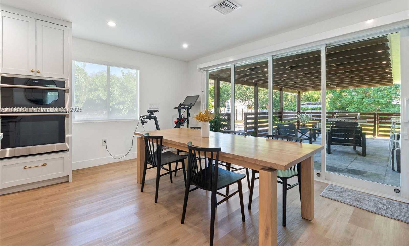 Small Image of 8121 SOUTH WEST 97TH TER, Miami Number 18