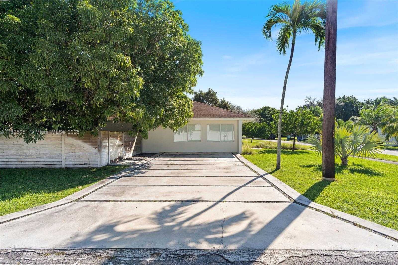 Small Image of 8121 SOUTH WEST 97TH TER, Miami Number 2