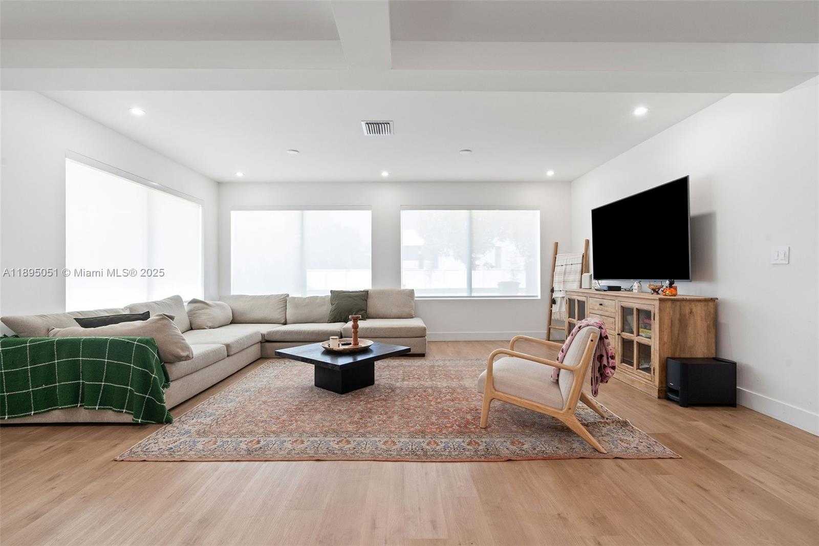 Small Image of 8121 SOUTH WEST 97TH TER, Miami Number 23