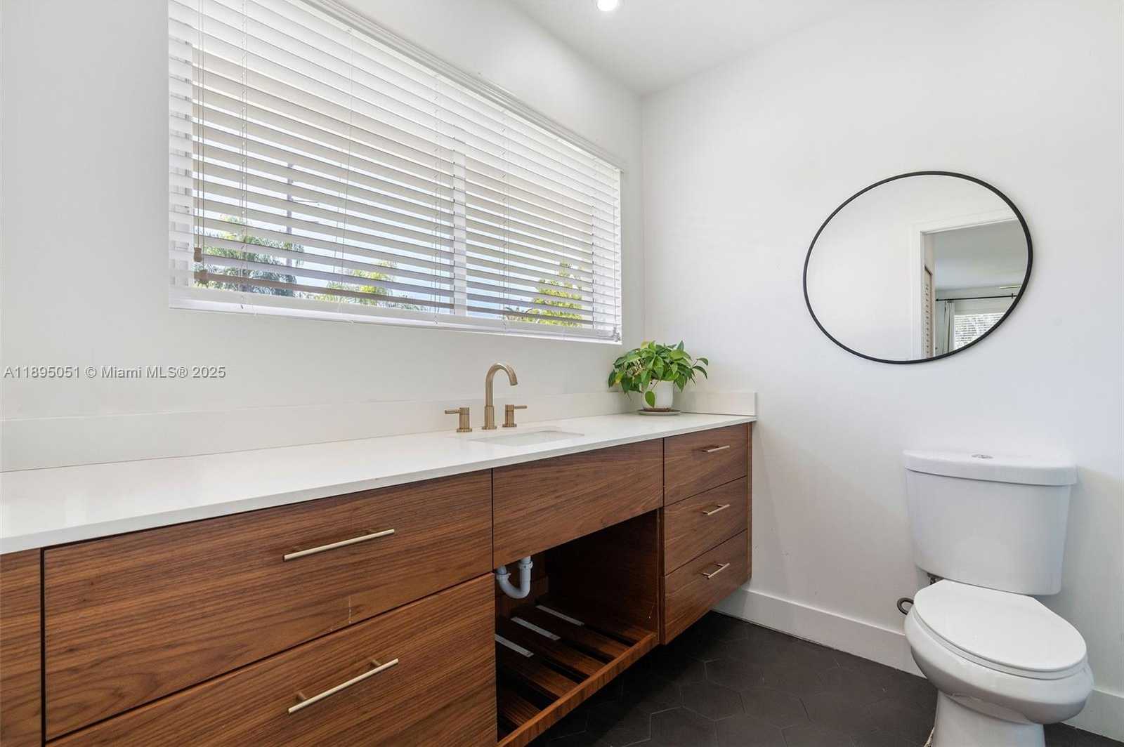 Small Image of 8121 SOUTH WEST 97TH TER, Miami Number 28