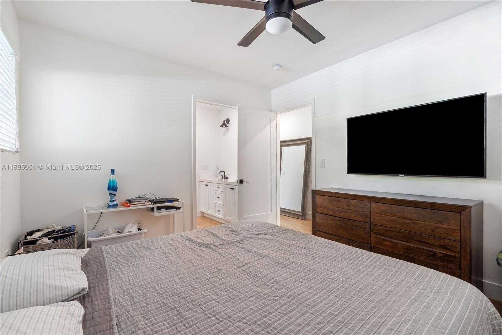 Small Image of 8121 SOUTH WEST 97TH TER, Miami Number 35