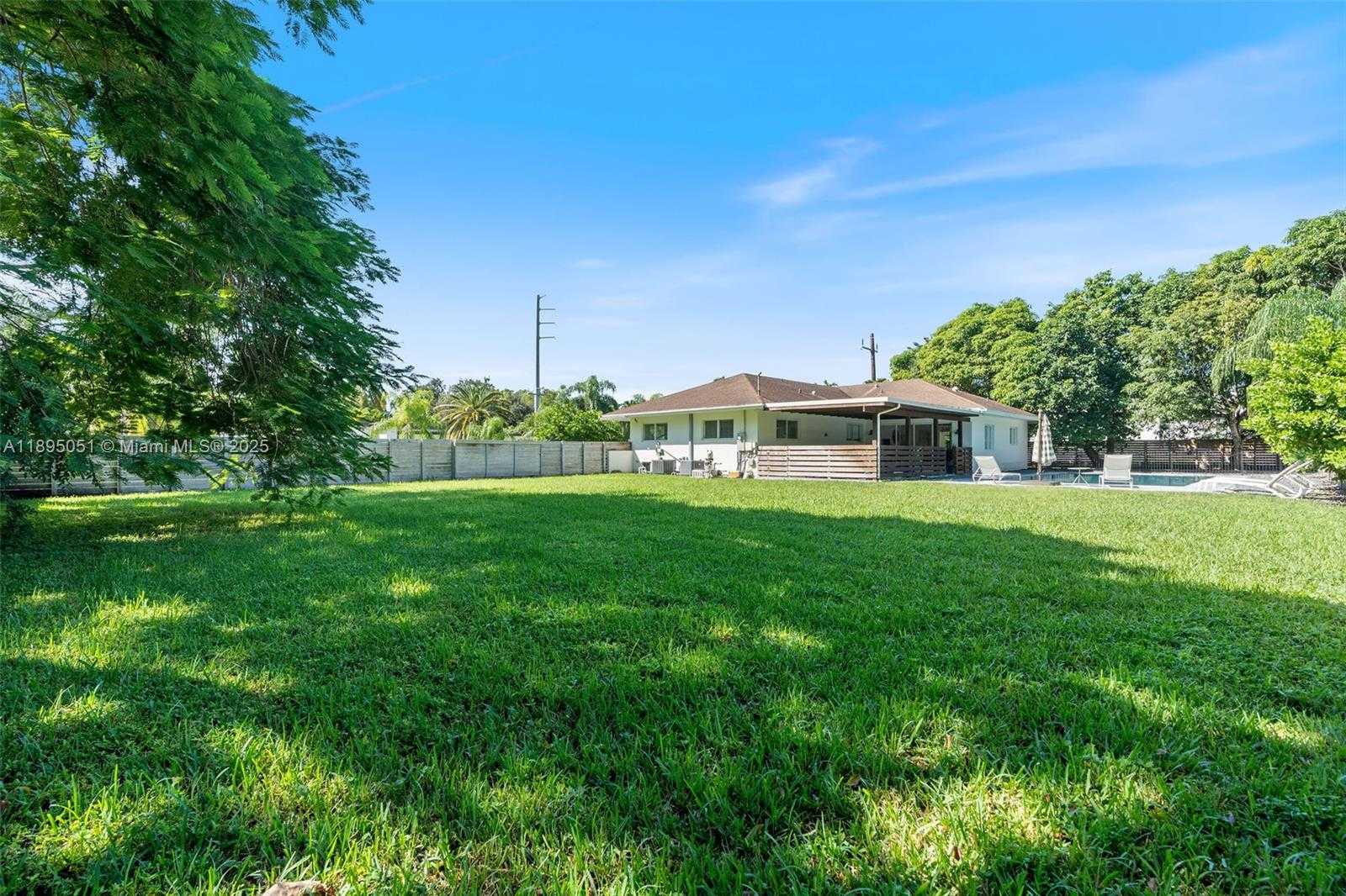 Small Image of 8121 SOUTH WEST 97TH TER, Miami Number 4