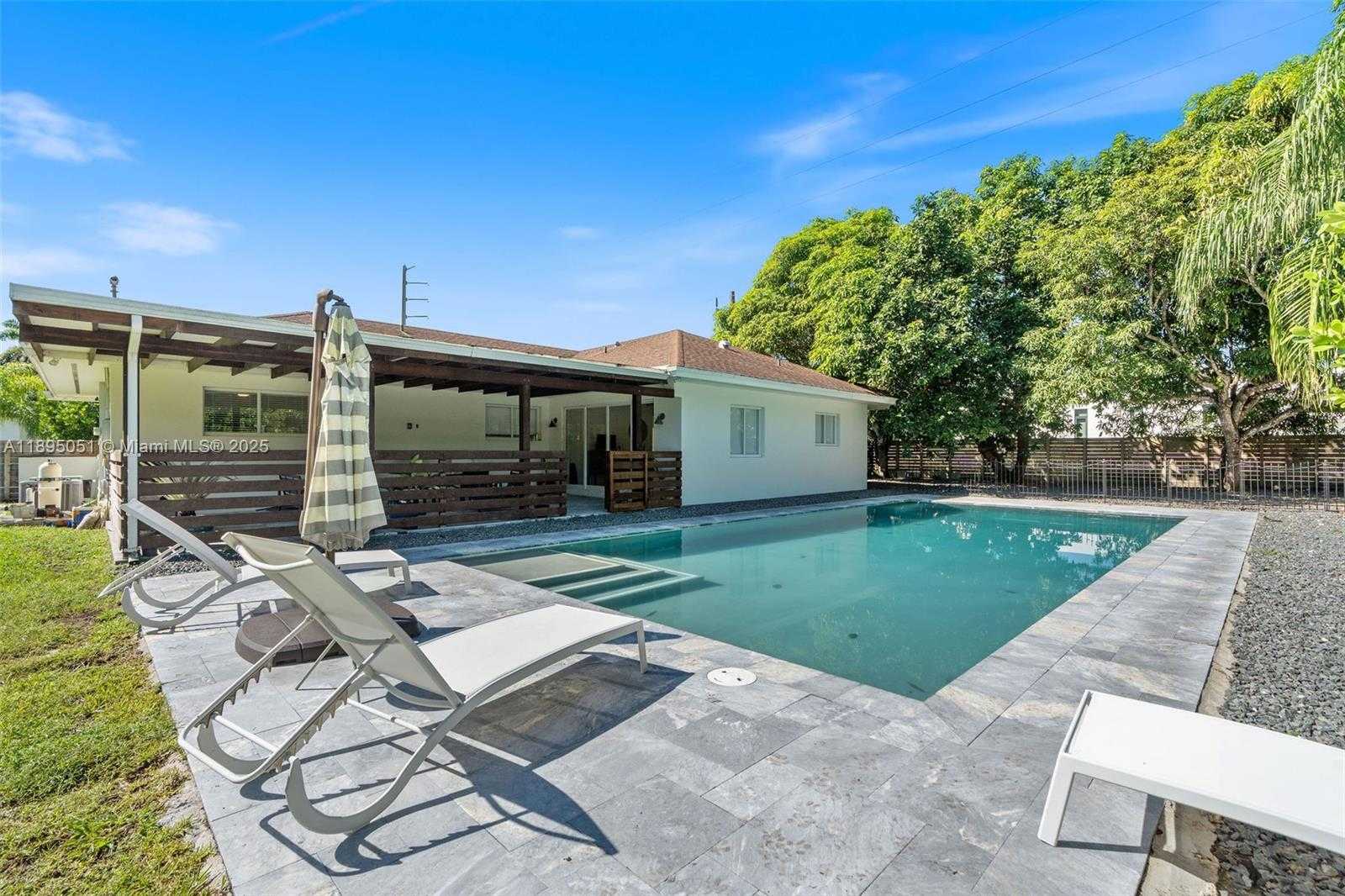 Small Image of 8121 SOUTH WEST 97TH TER, Miami Number 7