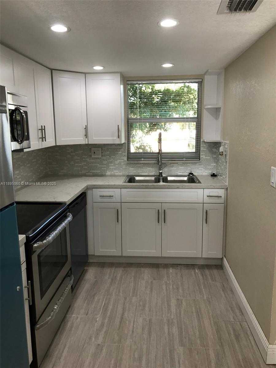 Small Image of 9353 FONTAINEBLEAU BLVD #A201, Miami Number 21