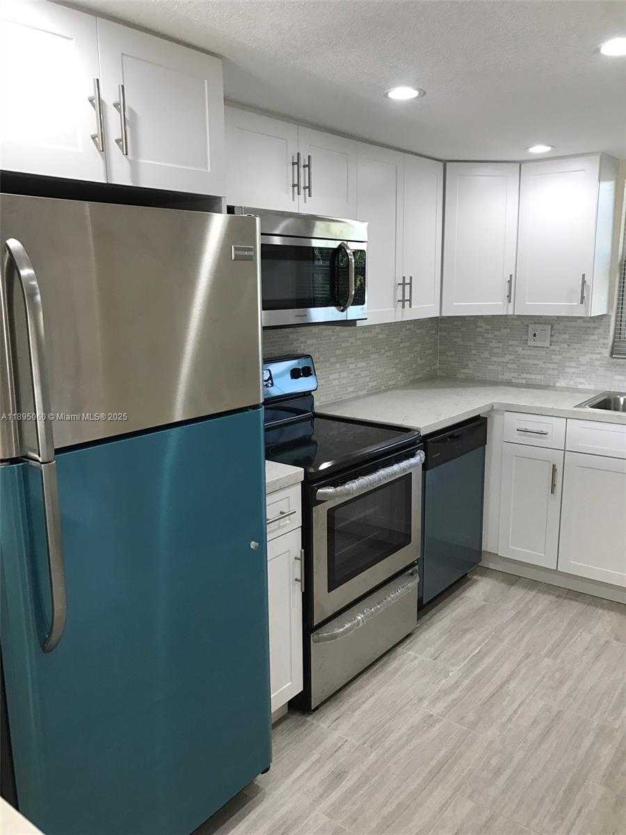 Small Image of 9353 FONTAINEBLEAU BLVD #A201, Miami Number 25