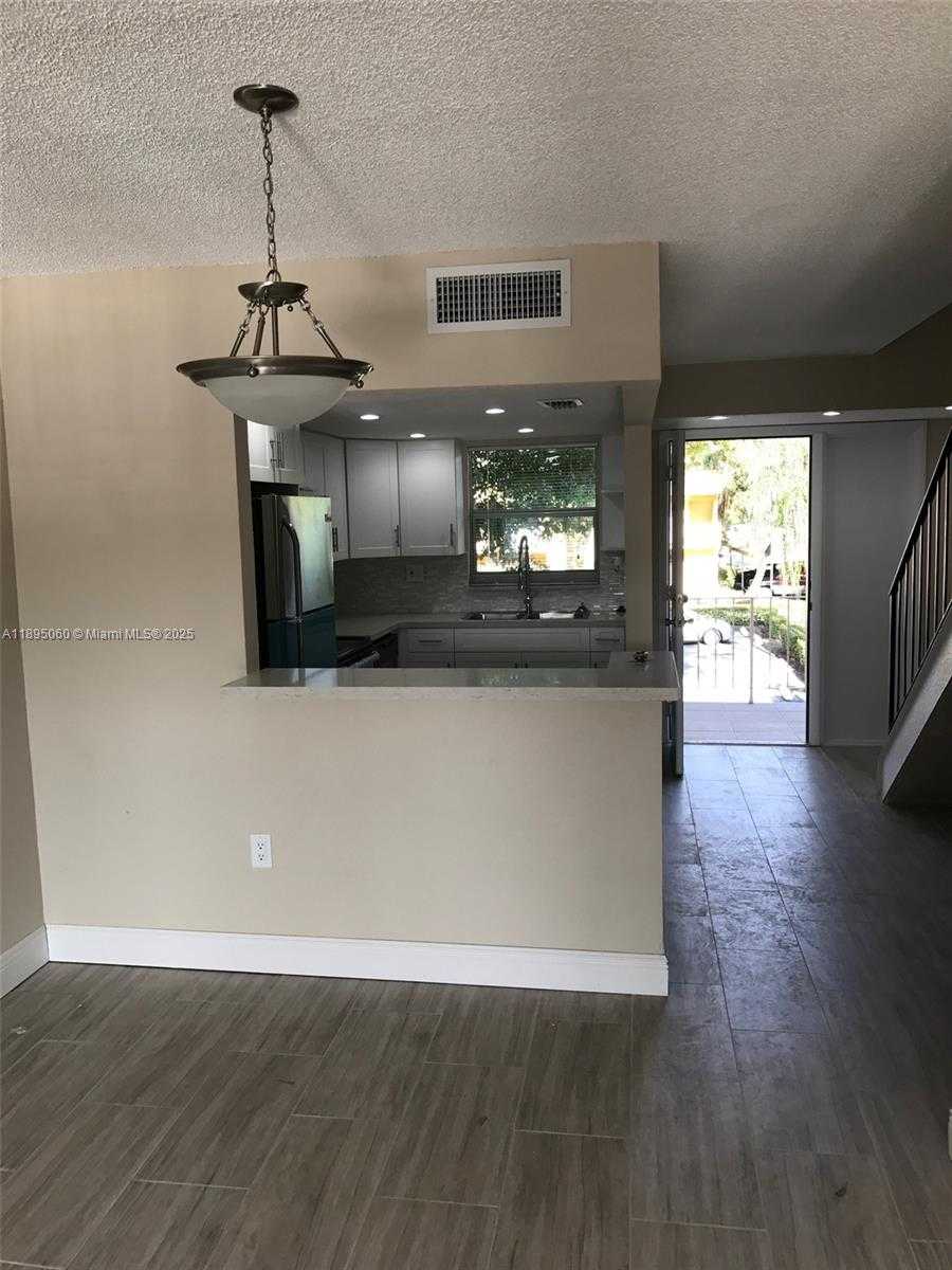 Small Image of 9353 FONTAINEBLEAU BLVD #A201, Miami Number 4