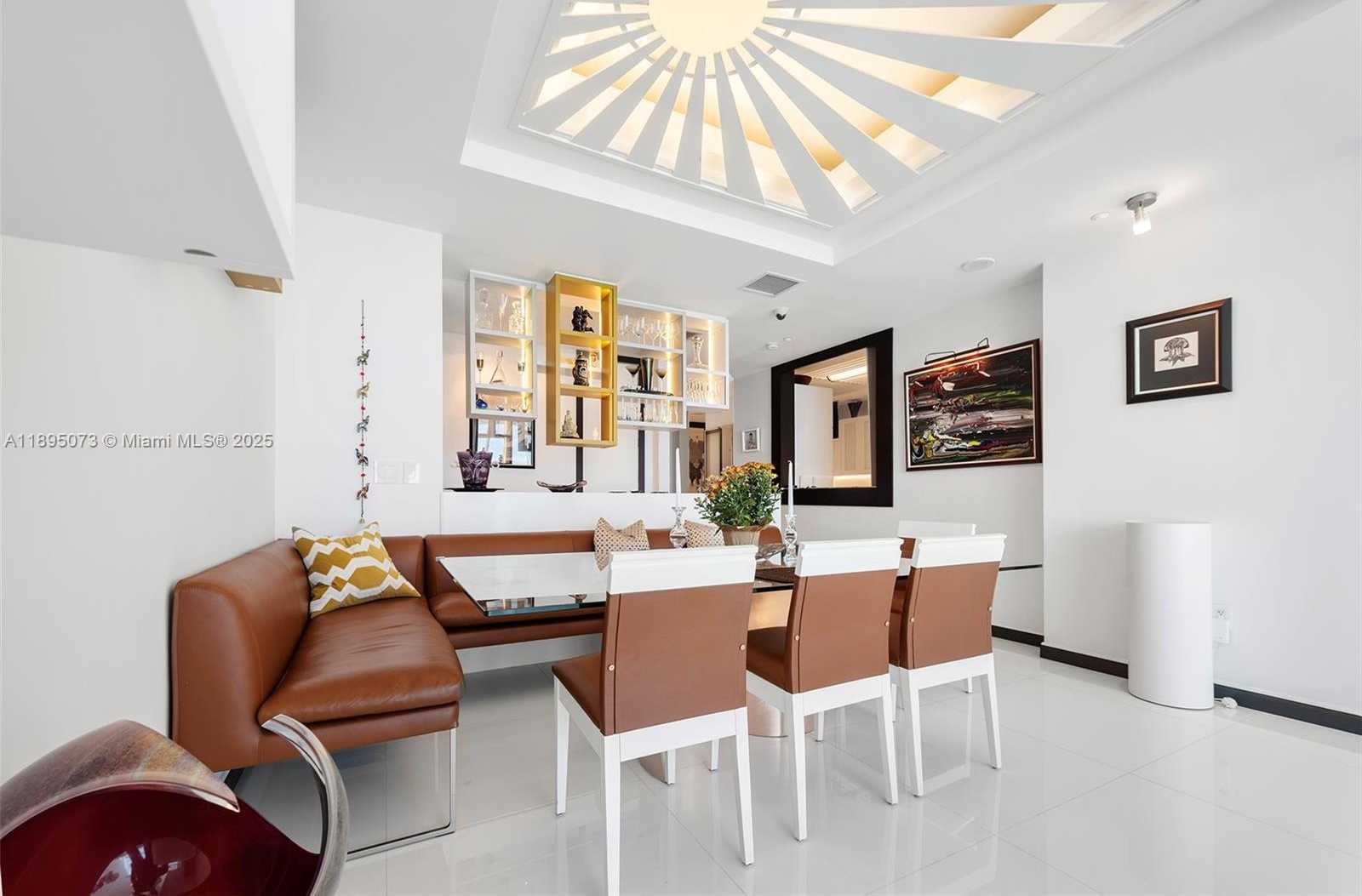 Small Image of 100 SOUTH POINTE DR #1707, Miami Beach Number 10