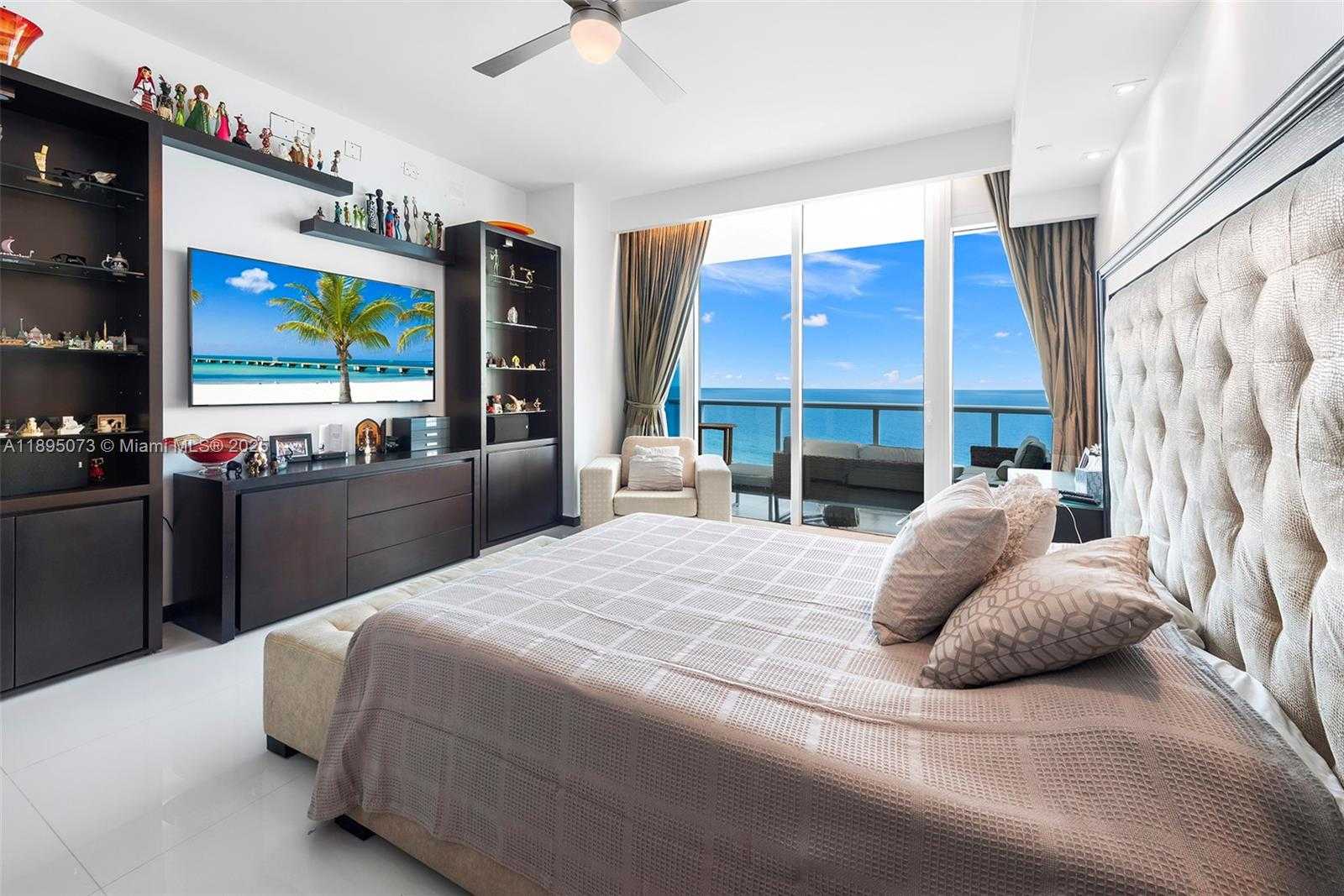 Small Image of 100 SOUTH POINTE DR #1707, Miami Beach Number 15