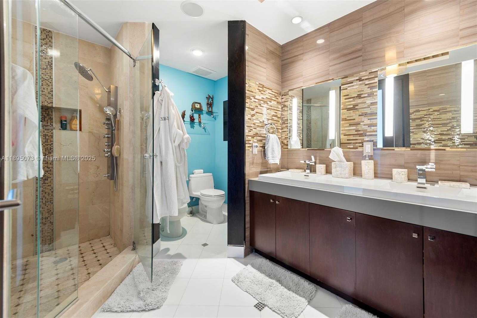 Small Image of 100 SOUTH POINTE DR #1707, Miami Beach Number 19