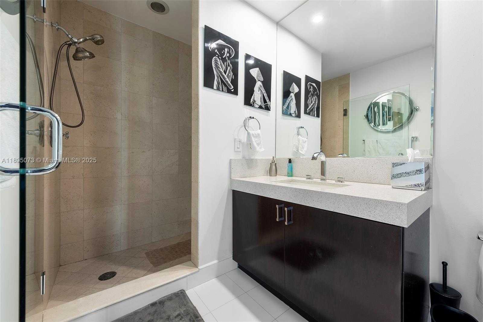 Small Image of 100 SOUTH POINTE DR #1707, Miami Beach Number 22